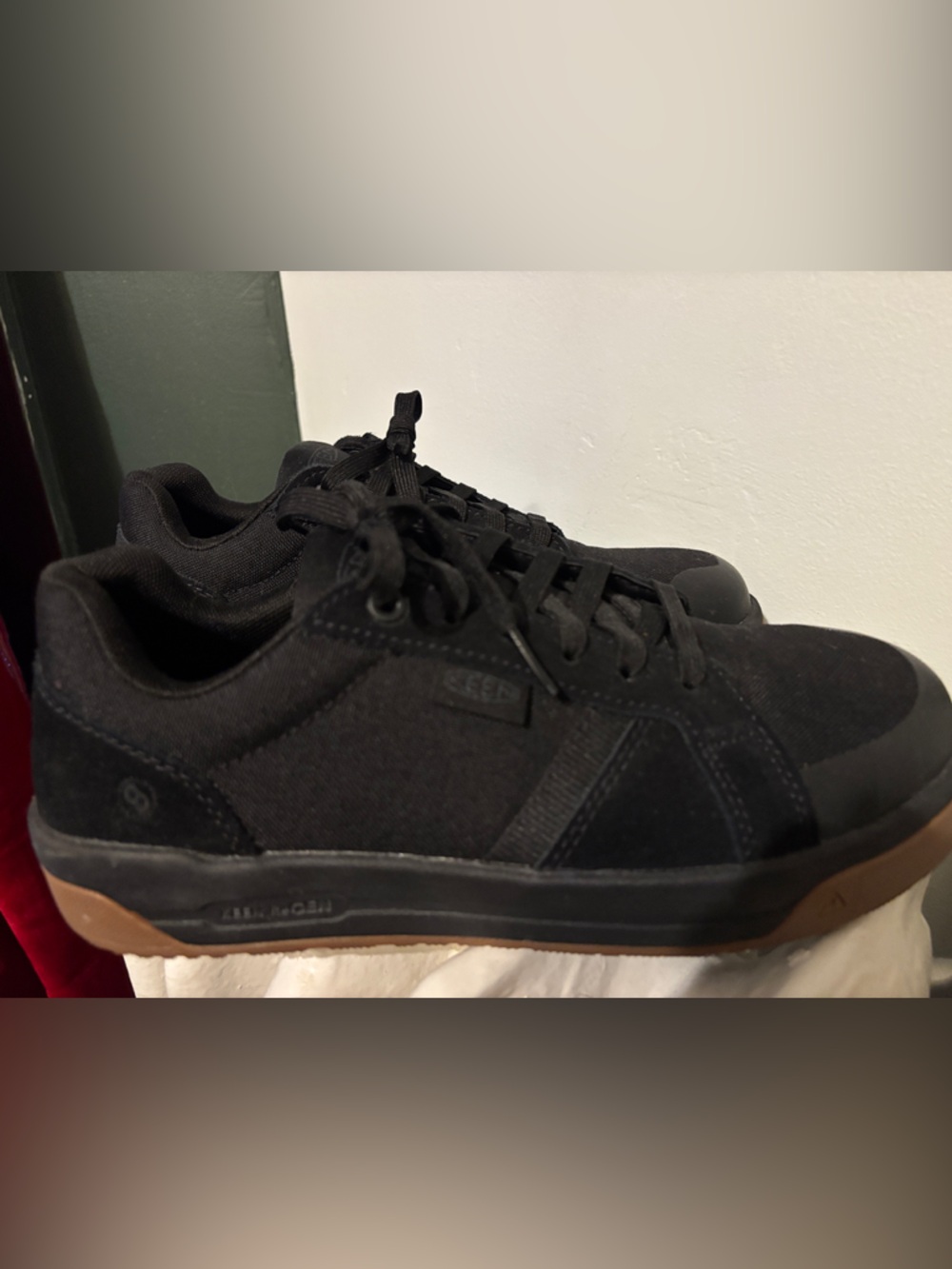 Keen unisex Black Sneakers with Brown Gum Outsole safety toe “Kenton” new 9 wome